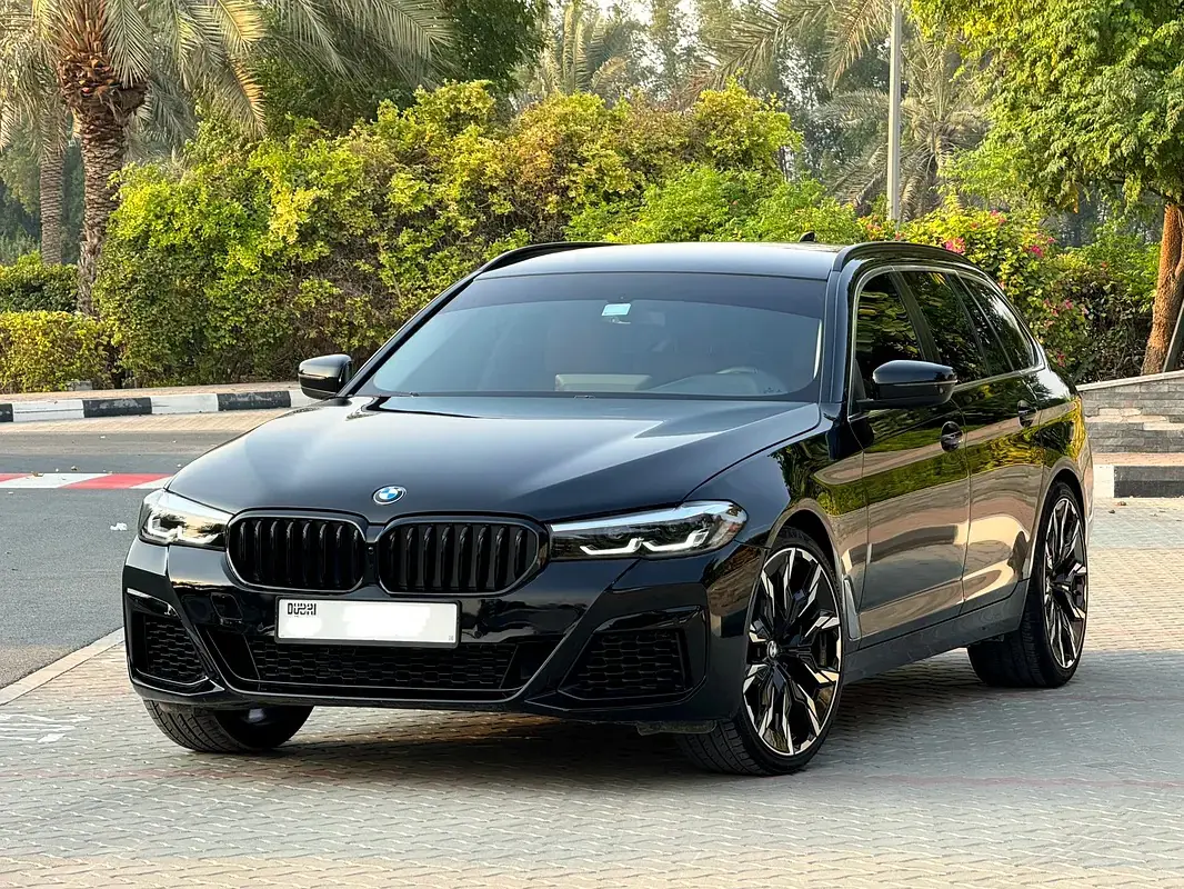 2023 BMW 5-Series 520i