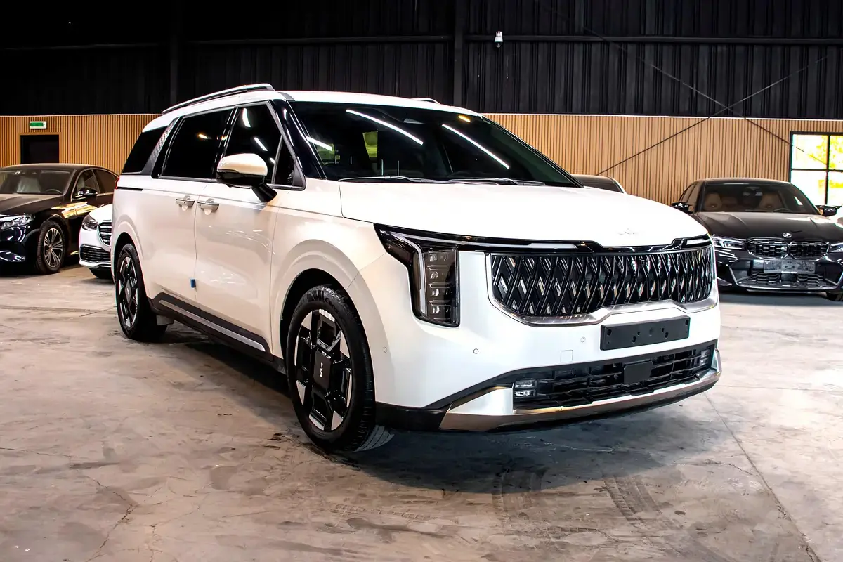 2024 Kia Carnival DLX